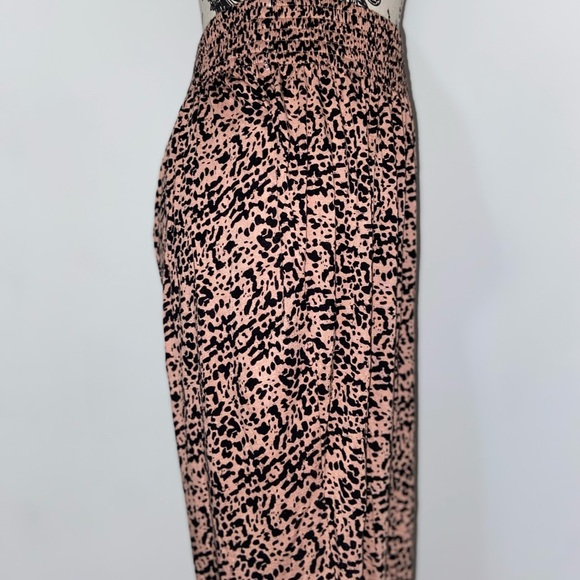 H&M Women’s Viscose Cheetah Print Pants - Picture 4 of 13